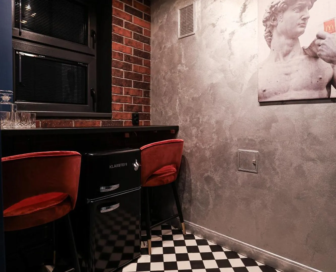 Harley Quinn Apartment Bucharest
